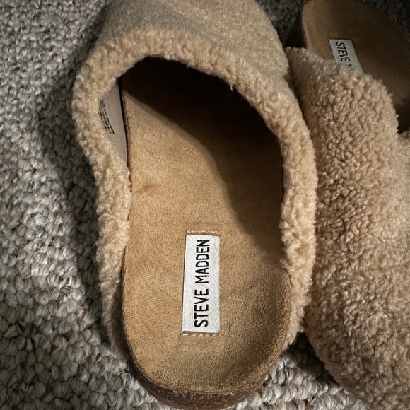 Steve Madden shearling clogs. Barely worn! - Picture 2 of 3